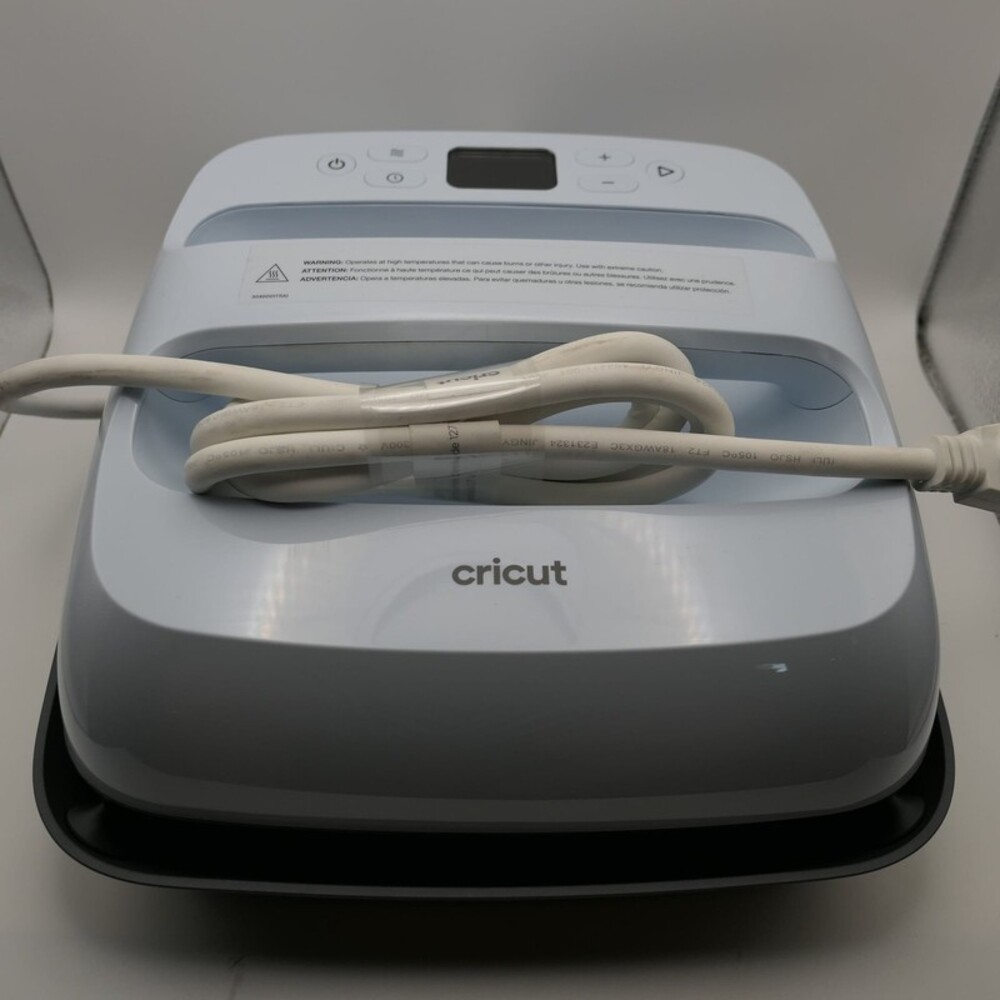Cricut EasyPress 3 Smart Heat Press Machine Mist - 9" x 9"